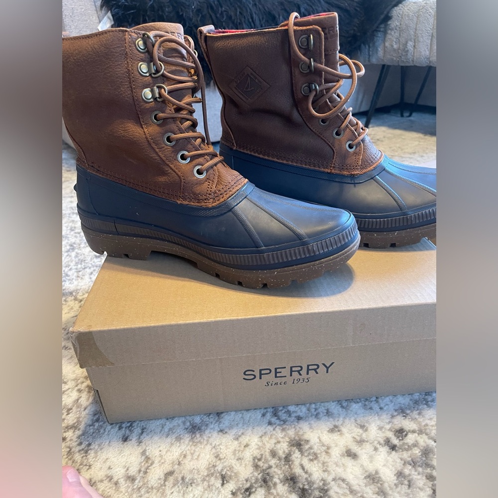 Sperry Ice Bay Boot in Navy/Tan